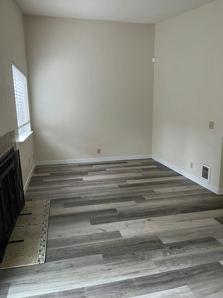 5928 Seahurst Ave, Unit B - Photo 3 of 12