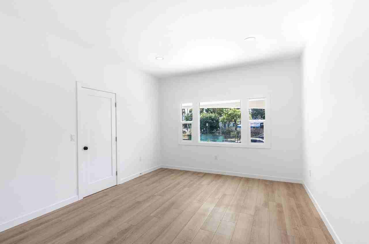 1536 W 30th St #02 - Photo 5 of 10