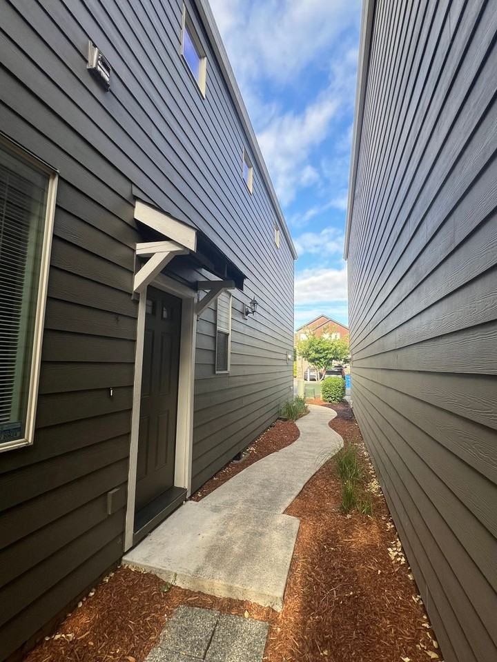 2641 Ne 130th Ct - Photo 2 of 33