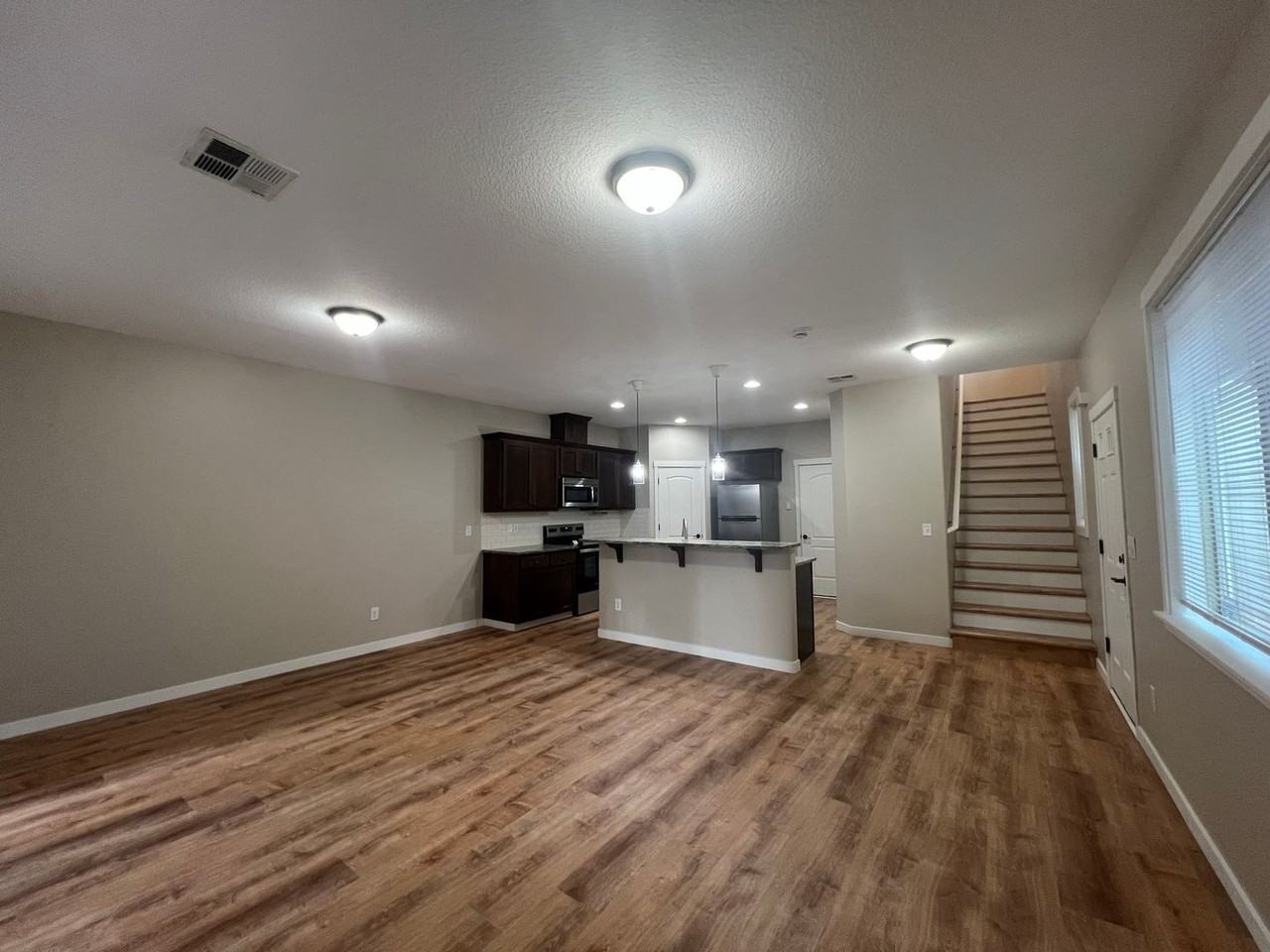2641 Ne 130th Ct - Photo 3 of 33
