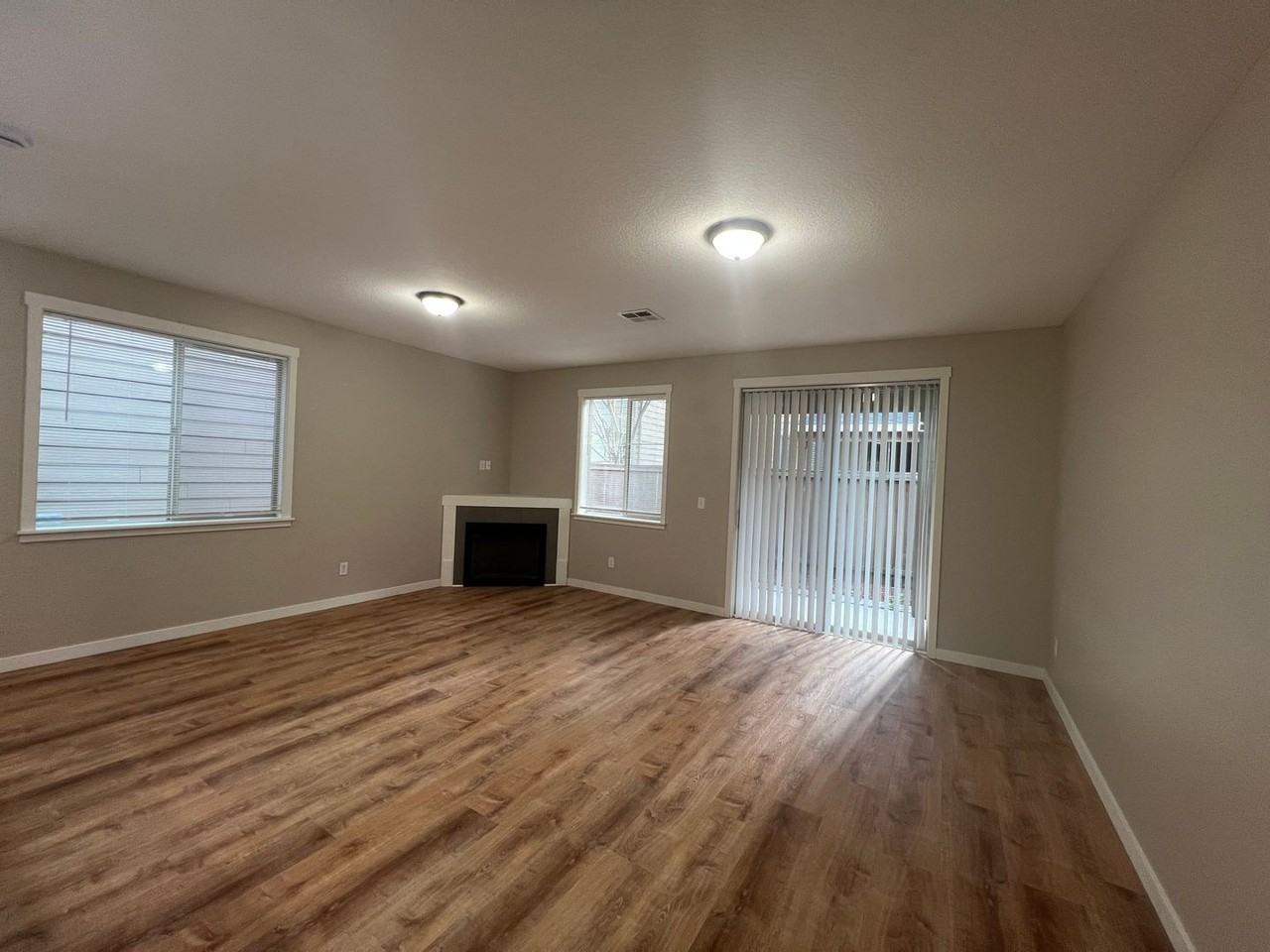 2641 Ne 130th Ct - Photo 4 of 33