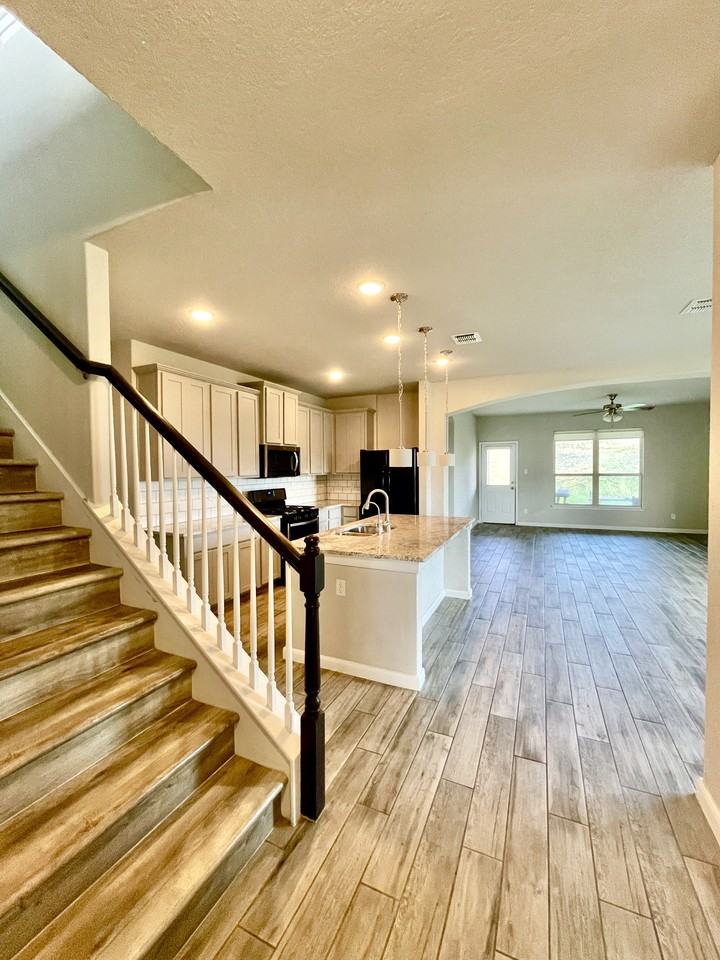 15306 Comanche Grv #1 - Photo 3 of 30