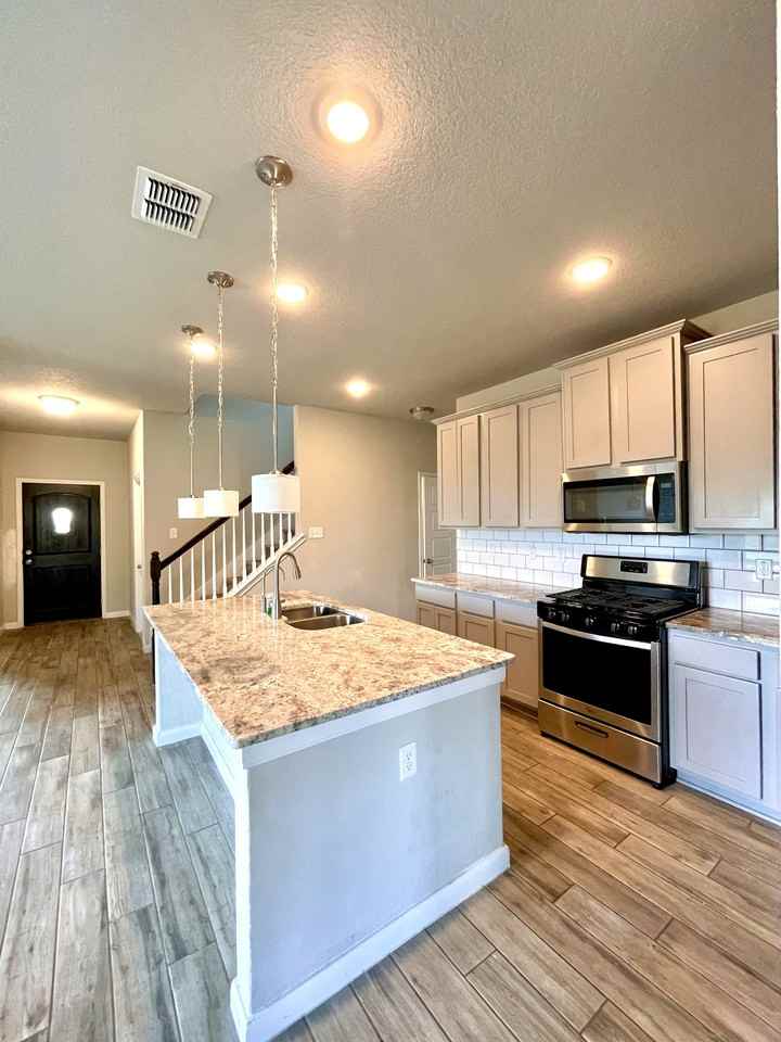 15306 Comanche Grv #1 - Photo 5 of 30