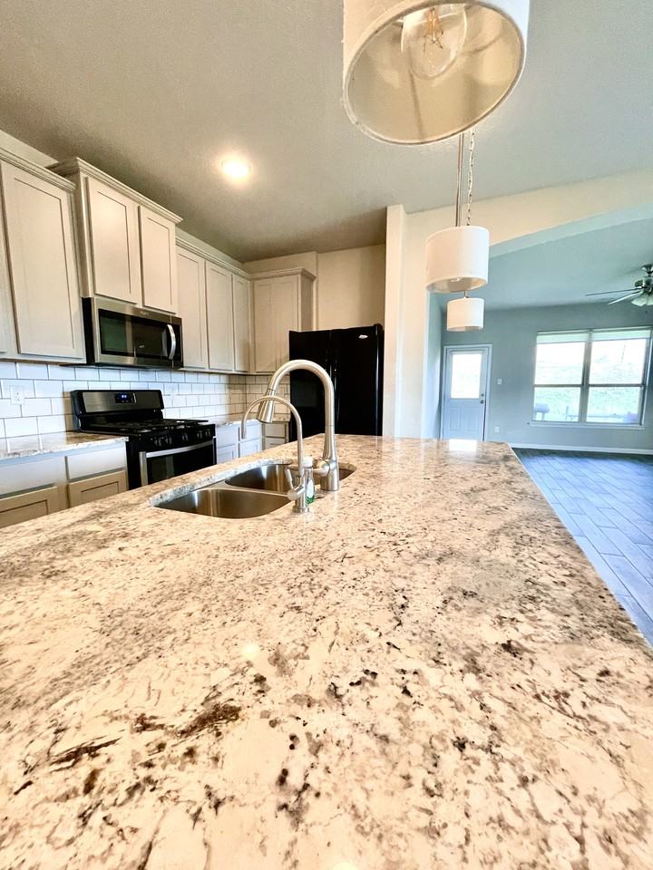 15306 Comanche Grv #1 - Photo 6 of 30