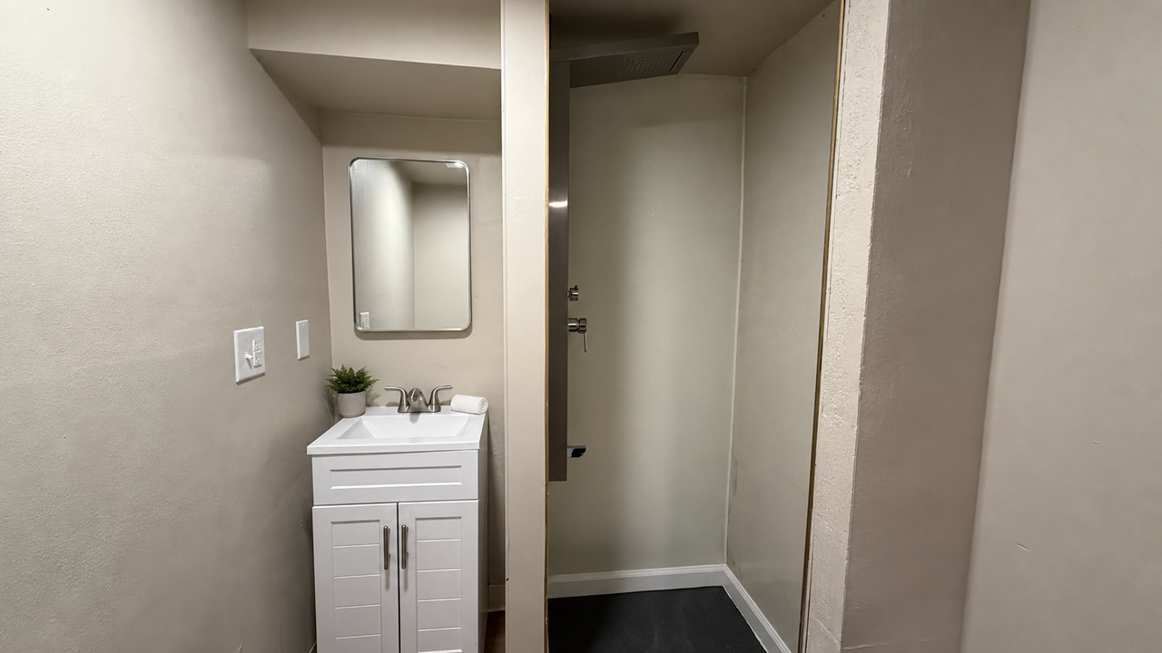 1424 N Bennett St #NA - Photo 4 of 25