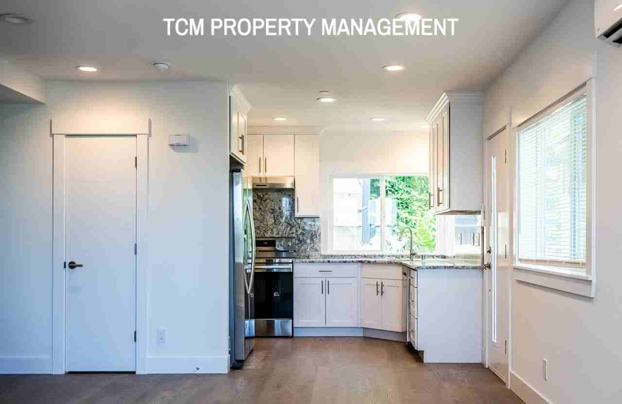 335 25th Ave E #B - Photo 3 of 13