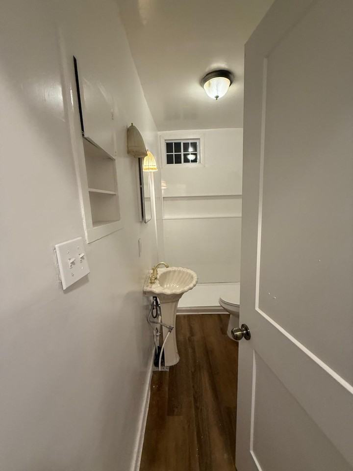 827 E 38th St #NA - Photo 2 of 12