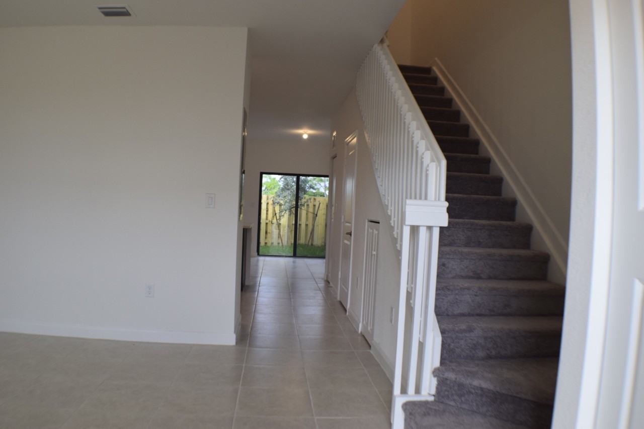 10187 Sw 228th Ter - Photo 4 of 15