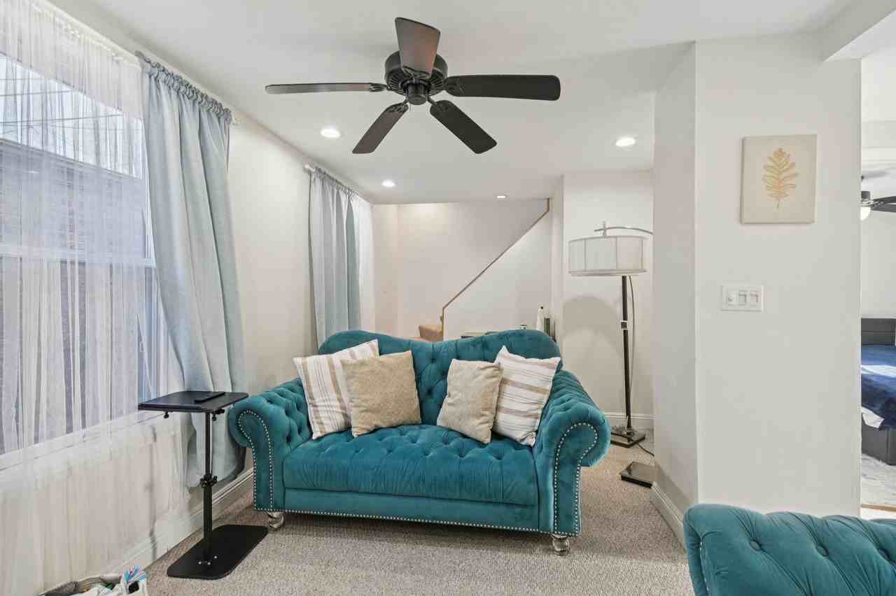 3256 S Princeton Ave #1 - Photo 3 of 15