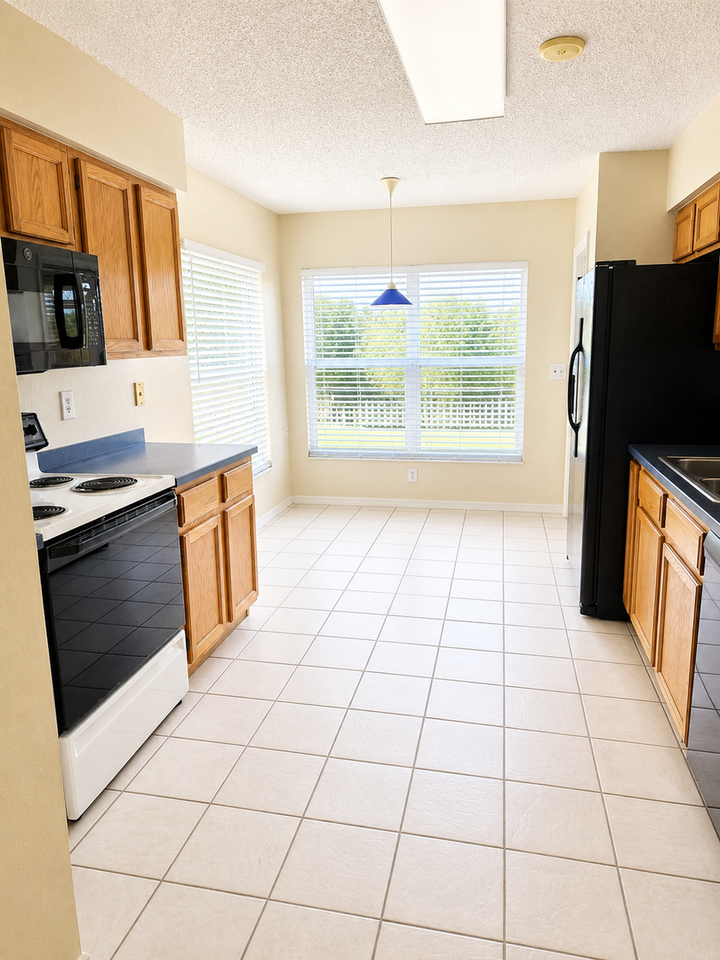 728 Burlwood St - Photo 2 of 17