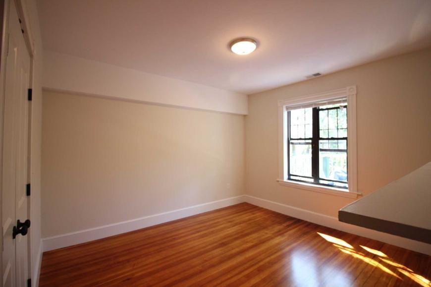 52 Beech Glen St - Photo 4 of 10
