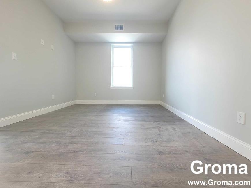 344 Warren St - Photo 3 of 8