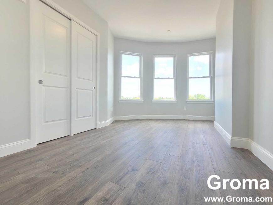 344 Warren St - Photo 4 of 8