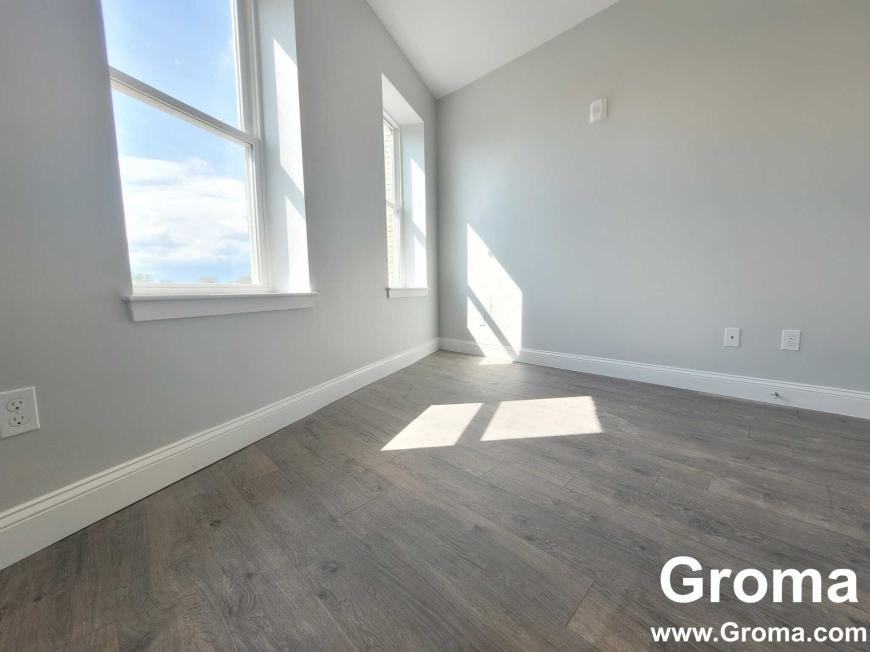 344 Warren St - Photo 6 of 8