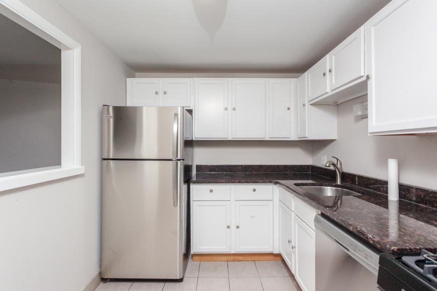 1460 Fairlane Dr - Photo 2 of 10