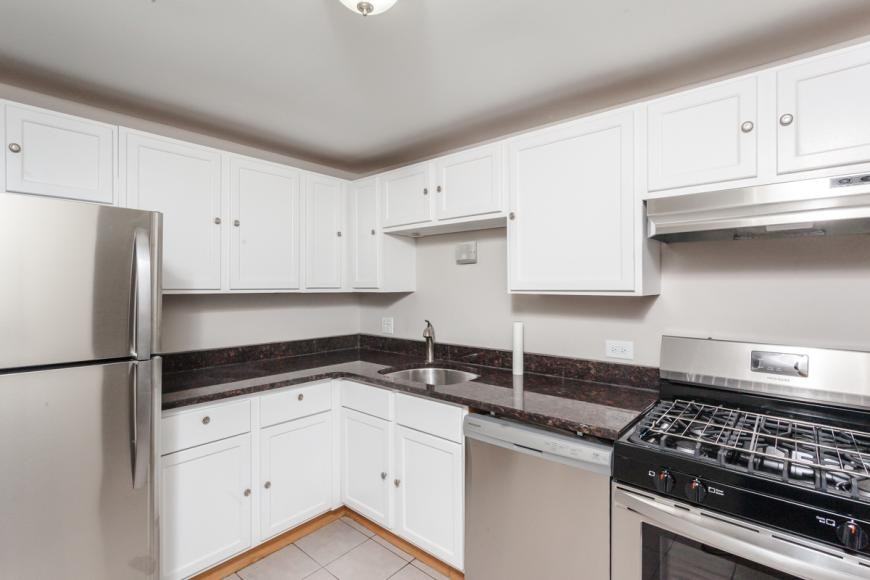 1460 Fairlane Dr - Photo 4 of 10