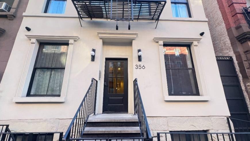 356 W 48th St - Photo 3 of 10