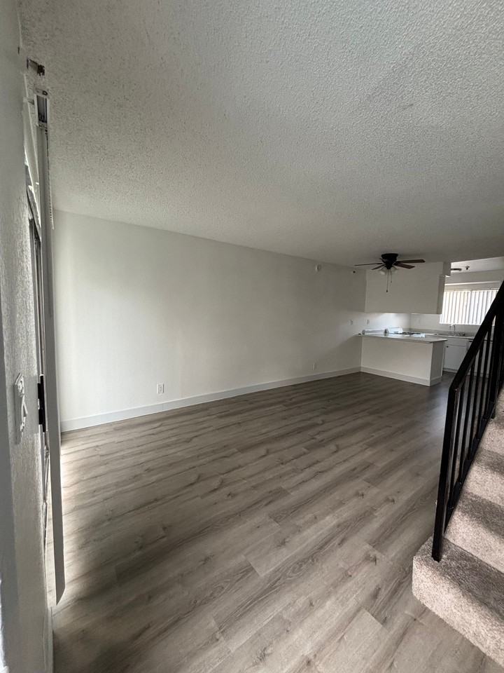 12909 Cordary Ave - Photo 3 of 14