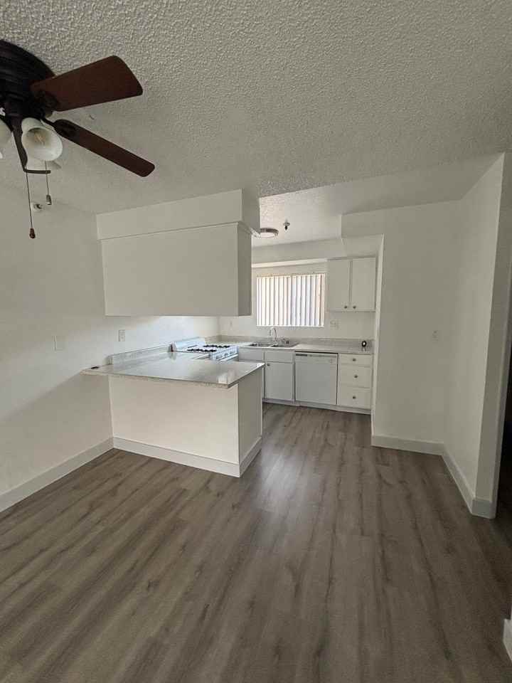 12909 Cordary Ave - Photo 6 of 14