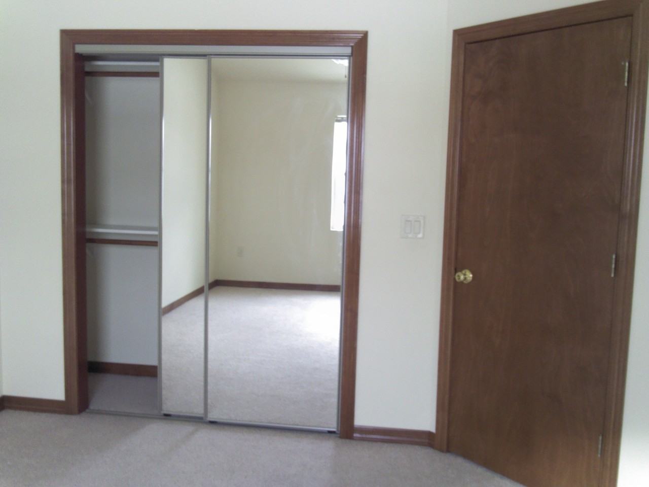 715 Edge Point Ct - Photo 4 of 13