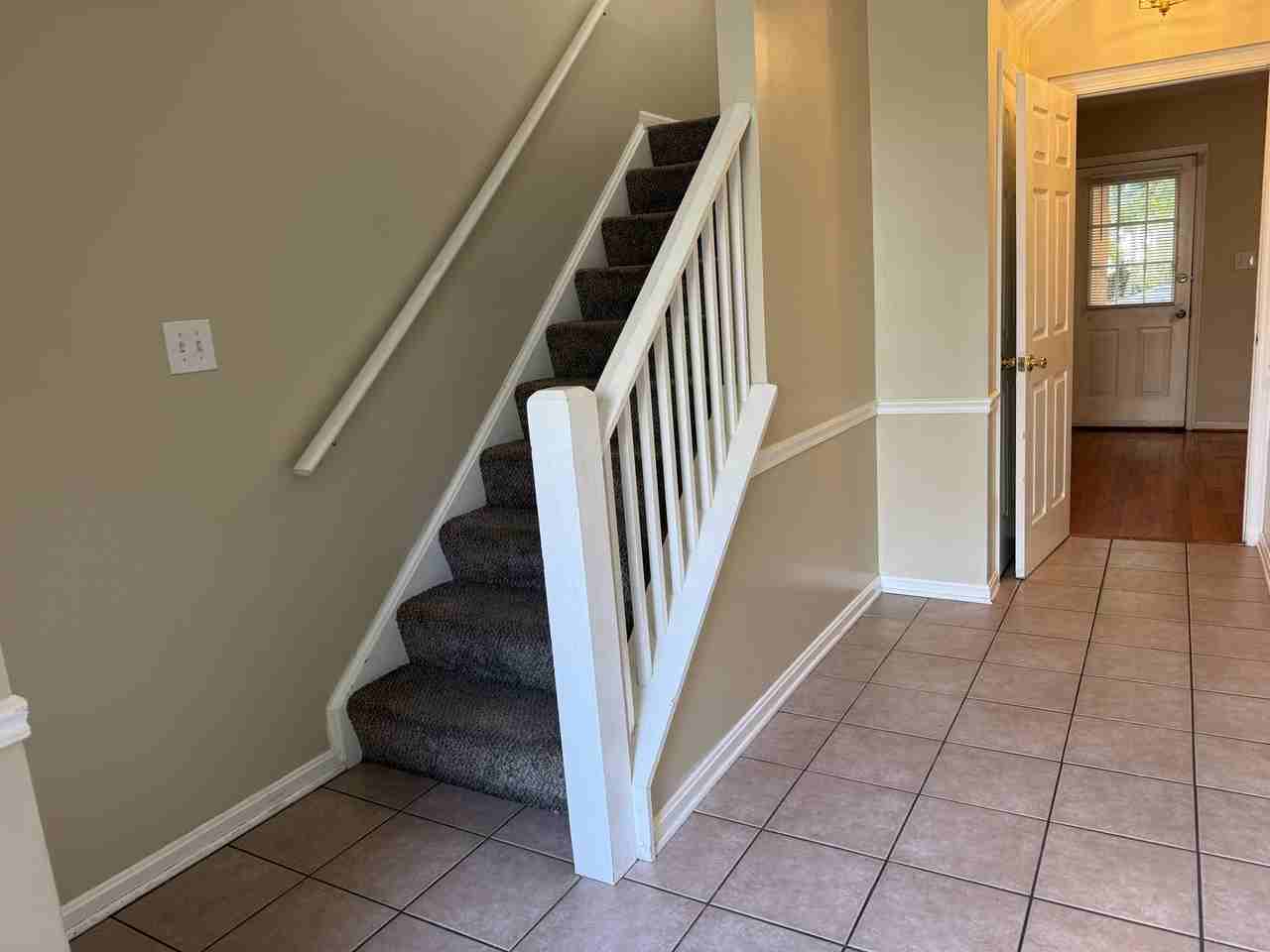 1323 Hampshire Dr #1 - Photo 4 of 32
