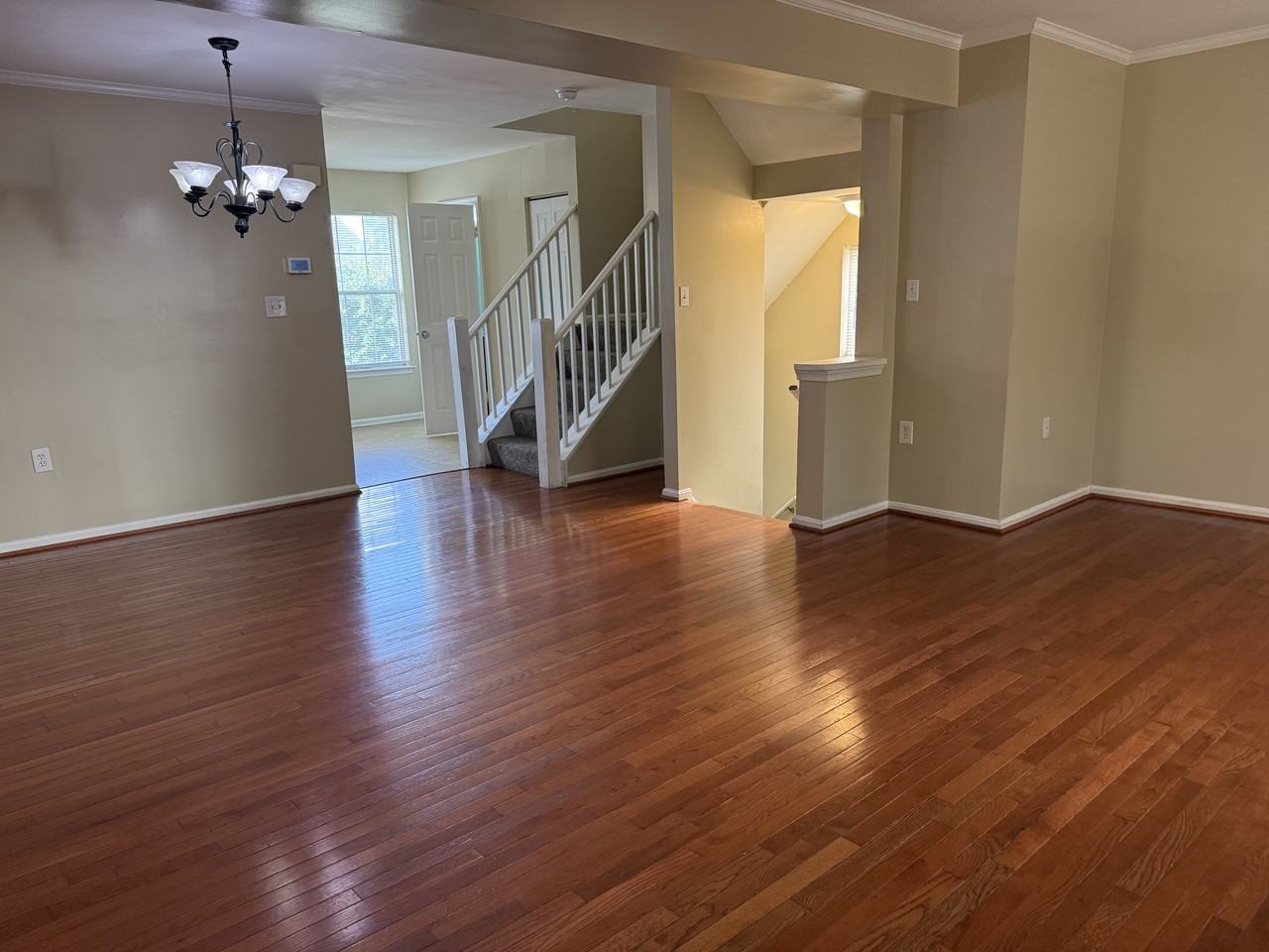 1323 Hampshire Dr #1 - Photo 5 of 32