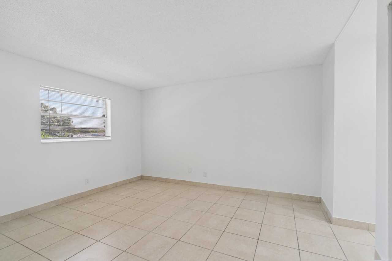 Azure Villas Apartments - Photo 3 of 36