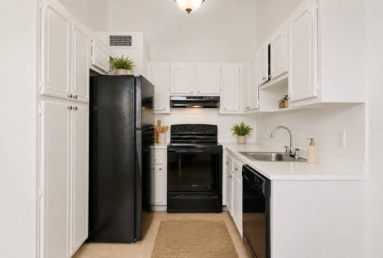 Azure Villas Apartments - Photo 7 of 36