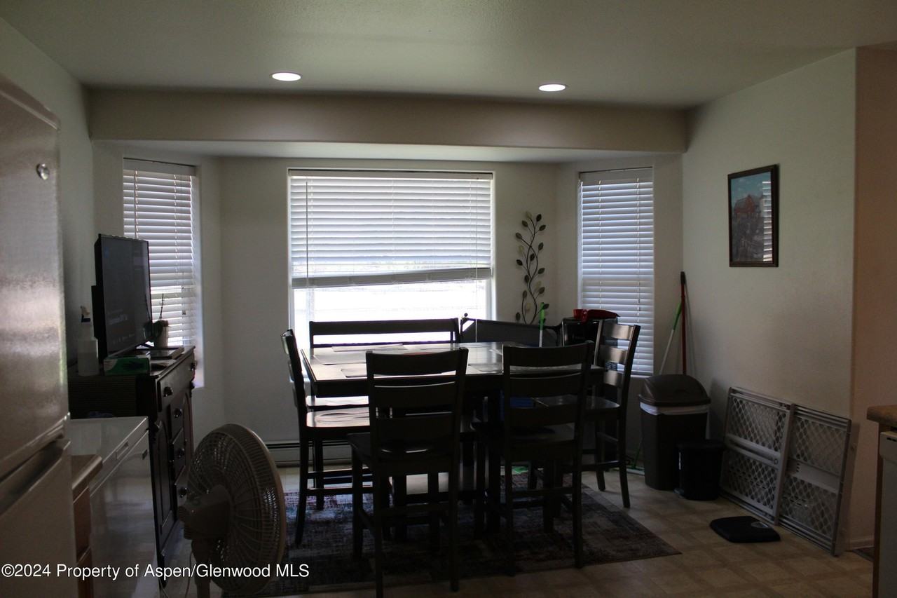 2474 Pioneer Way - Photo 4 of 11