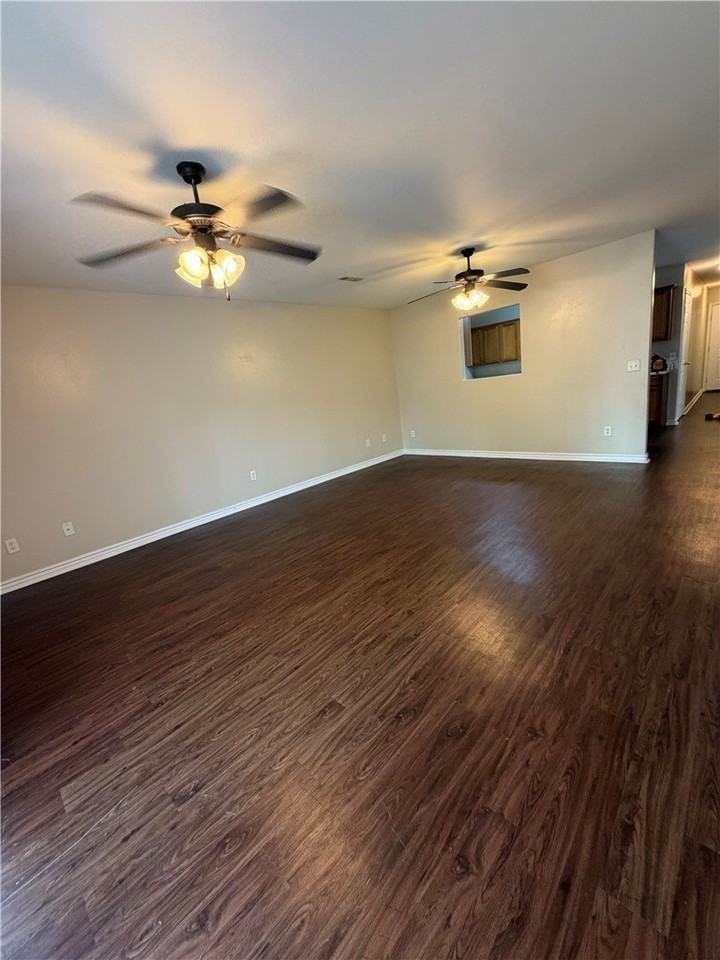 231 Graystone Cir - Photo 2 of 12