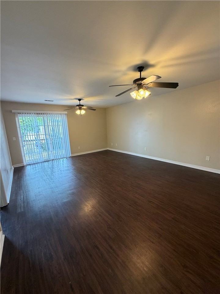 231 Graystone Cir - Photo 3 of 12