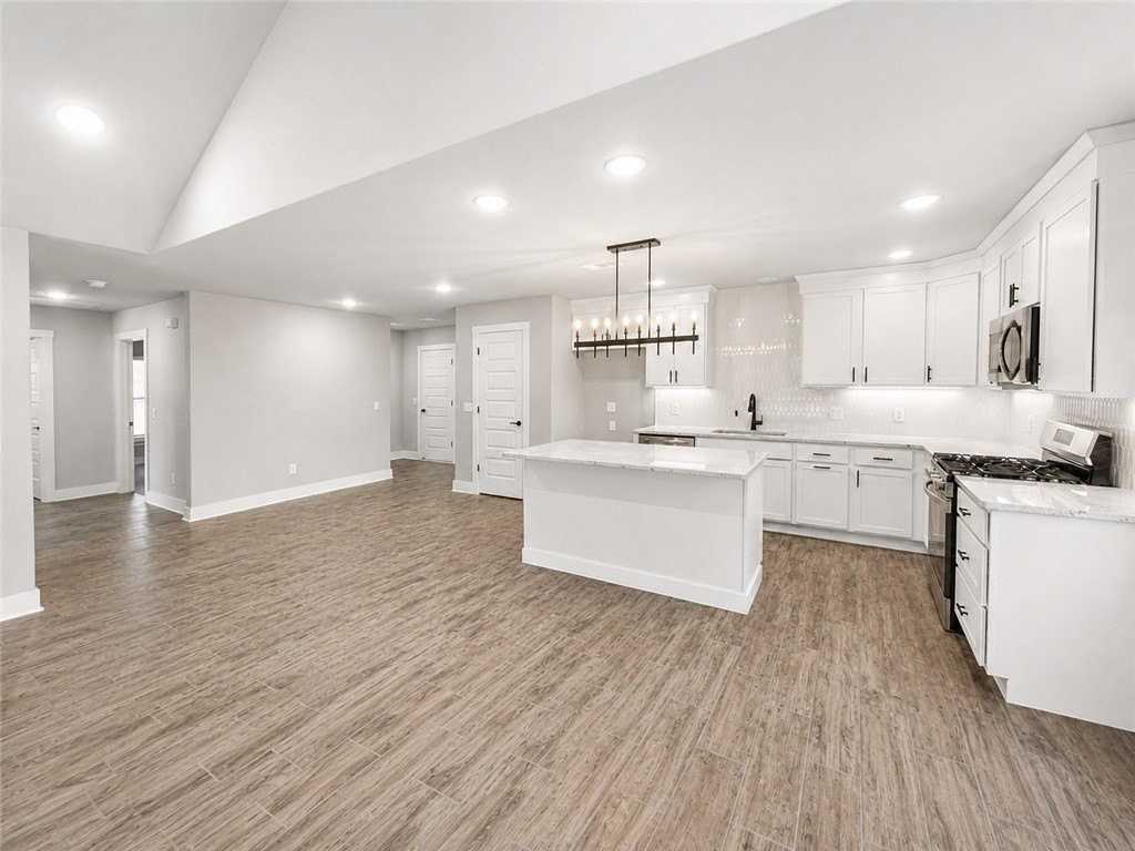 4302 Sw Adams Rd - Photo 3 of 12