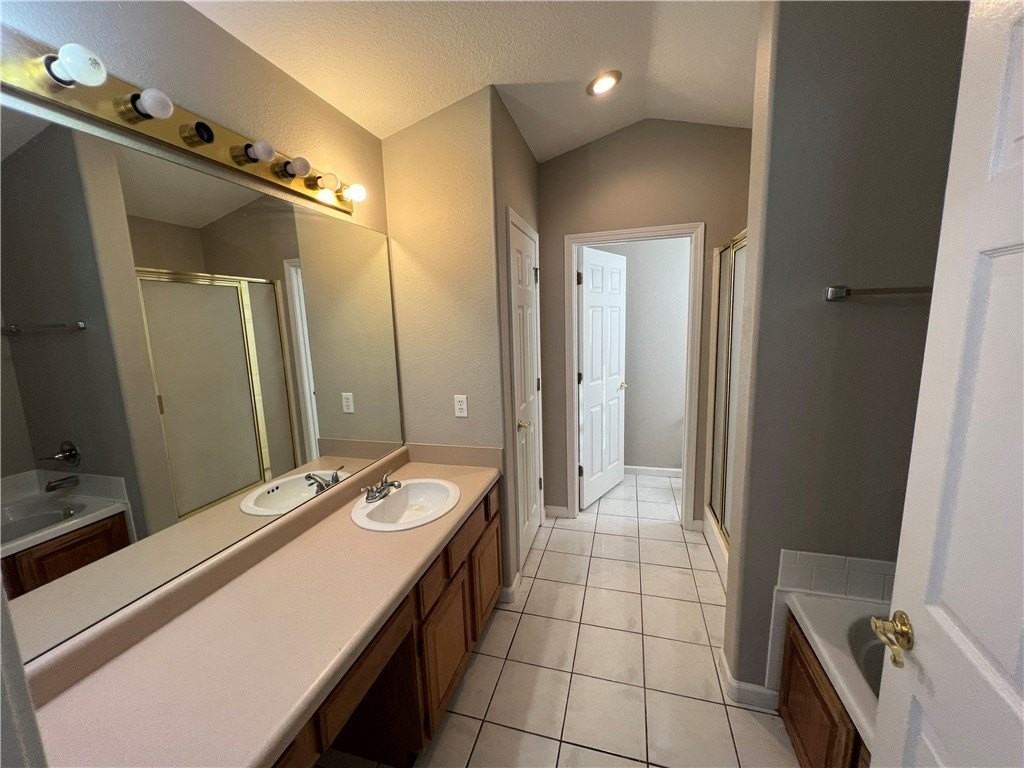 1308 Hunter Rdg - Photo 4 of 17