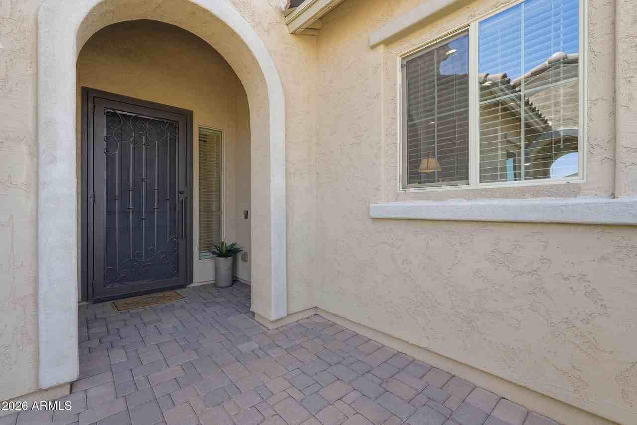 10631 E Thatcher Ave - Photo 2 of 50