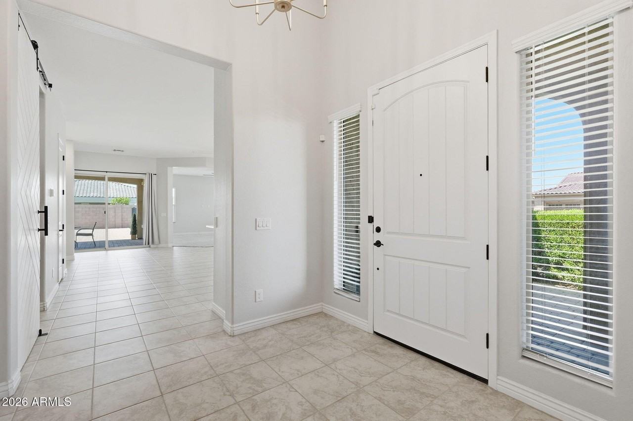 10631 E Thatcher Ave - Photo 4 of 50