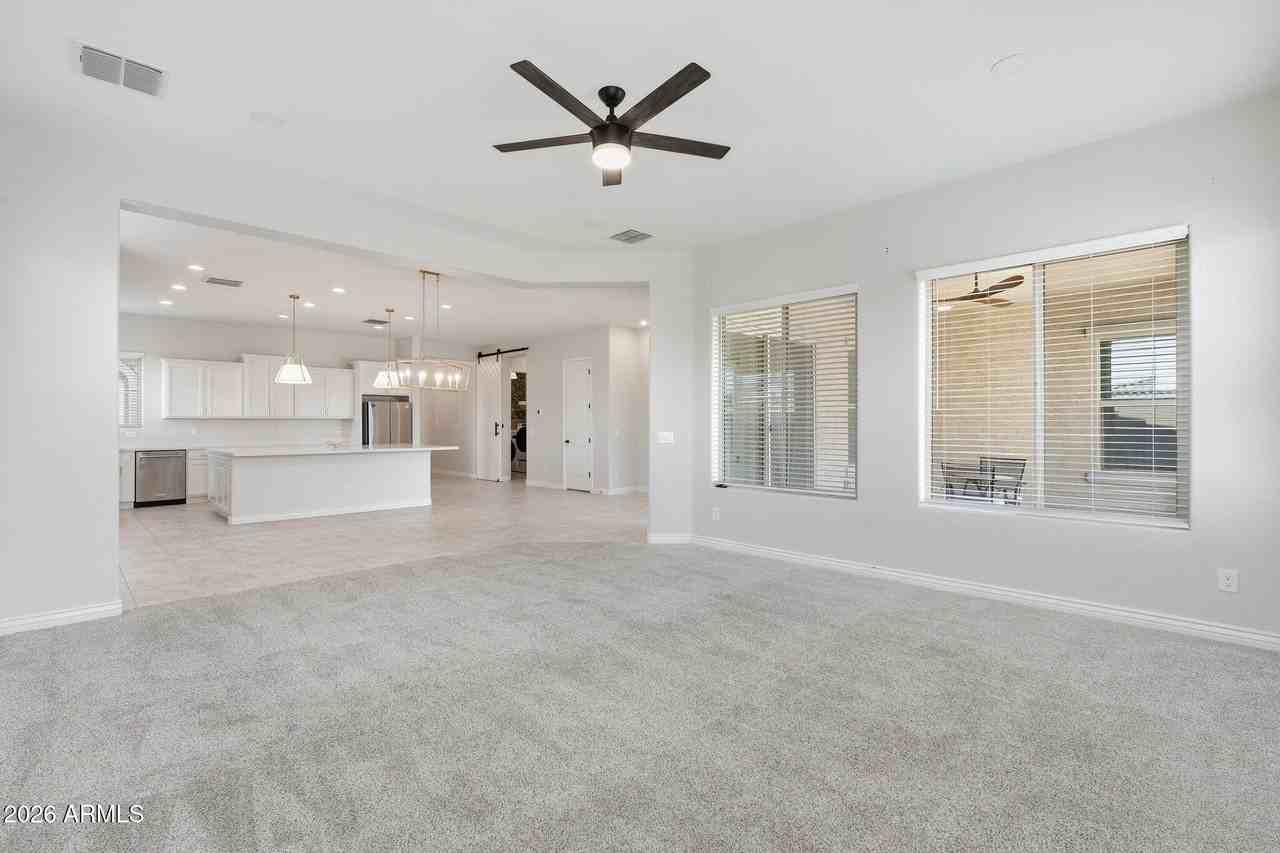 10631 E Thatcher Ave - Photo 6 of 50