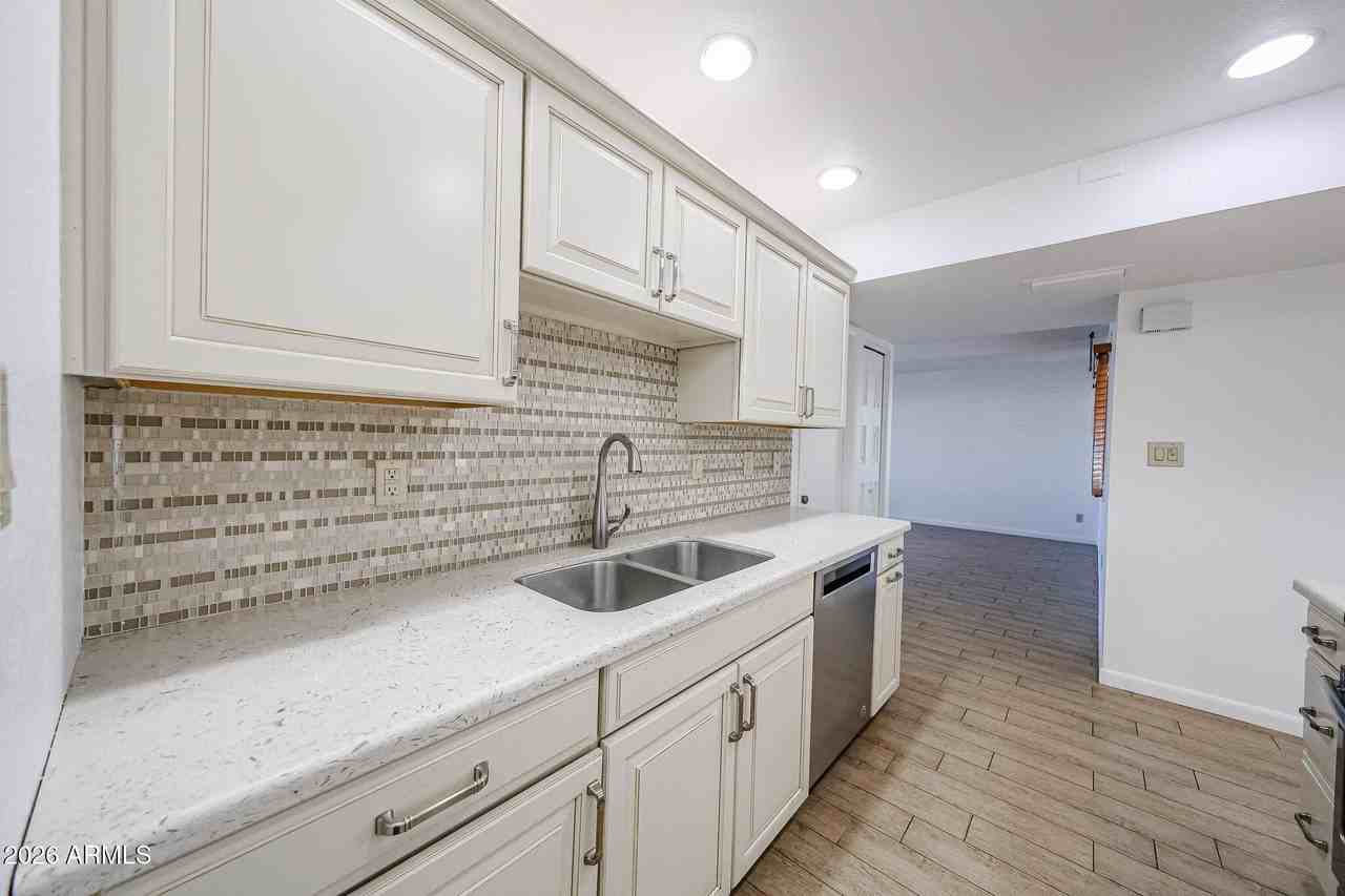 8333 E Orange Blossom Ln - Photo 3 of 41