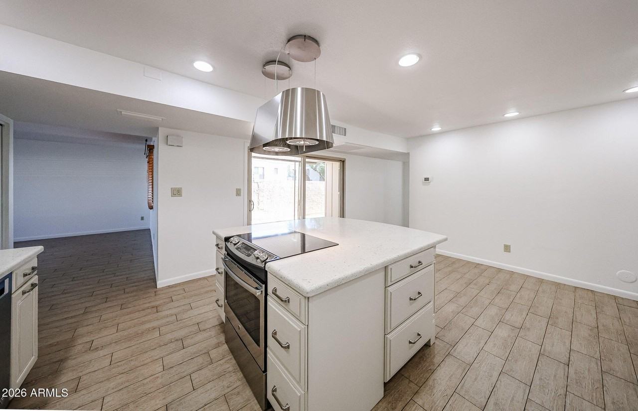 8333 E Orange Blossom Ln - Photo 4 of 41