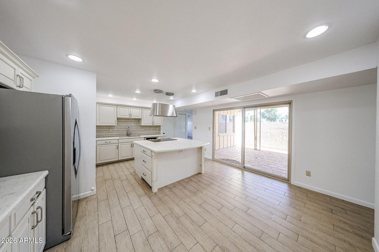 8333 E Orange Blossom Ln - Photo 6 of 41
