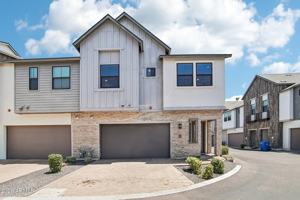 featured image of 3200 N 39th St #28