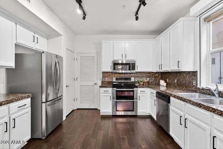 706 E Washington St #124 - Photo 7 of 38