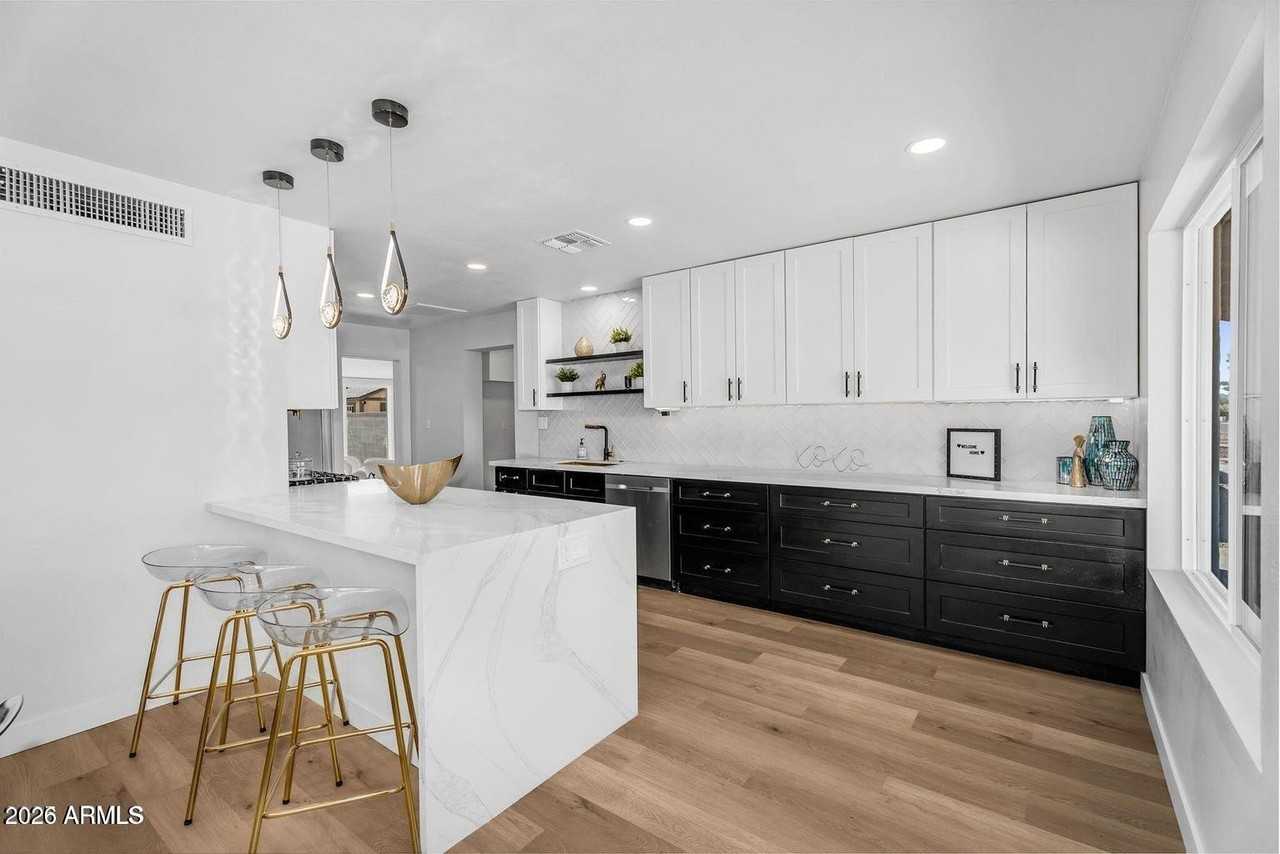 14635 N 37th Pl - Photo 5 of 21