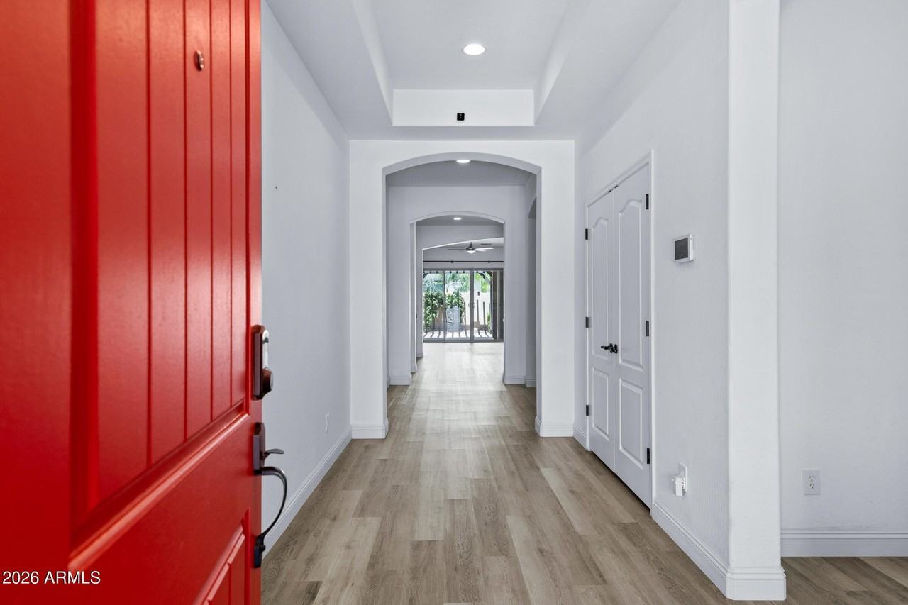 10218 E Bergeron Ave - Photo 5 of 50