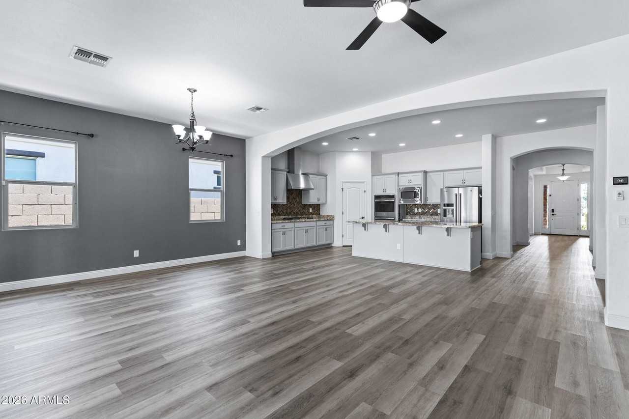 10218 E Bergeron Ave - Photo 7 of 50