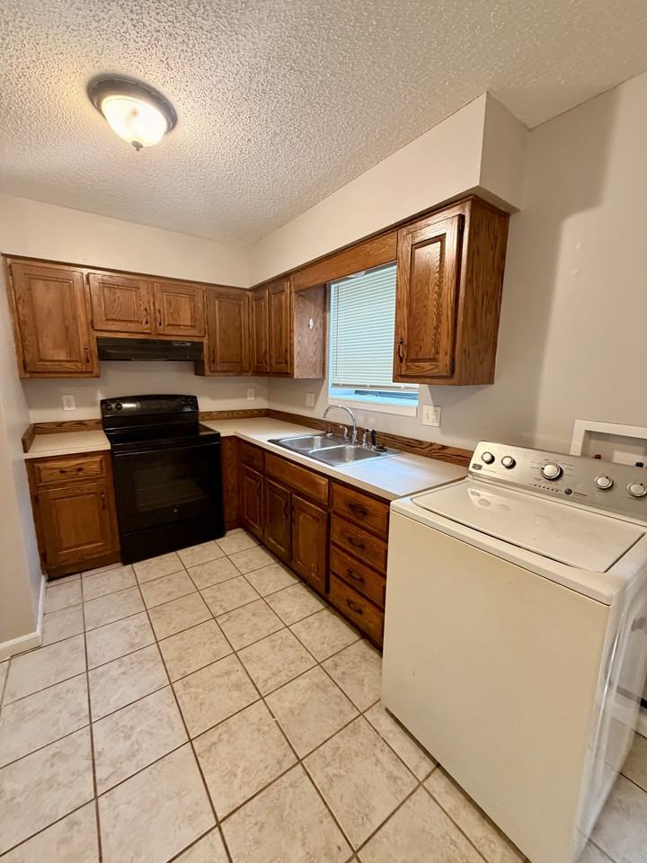 505 Sycamore St #505 - Photo 4 of 10