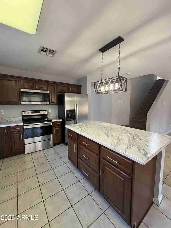 728 E Rose Marie Ln - Photo 3 of 20