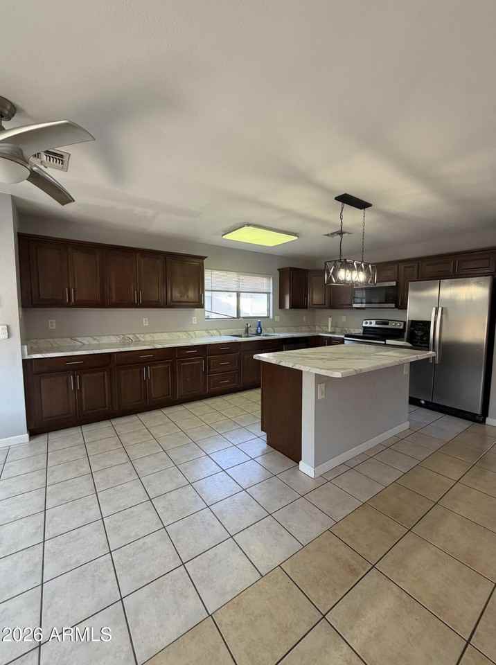 728 E Rose Marie Ln - Photo 4 of 20