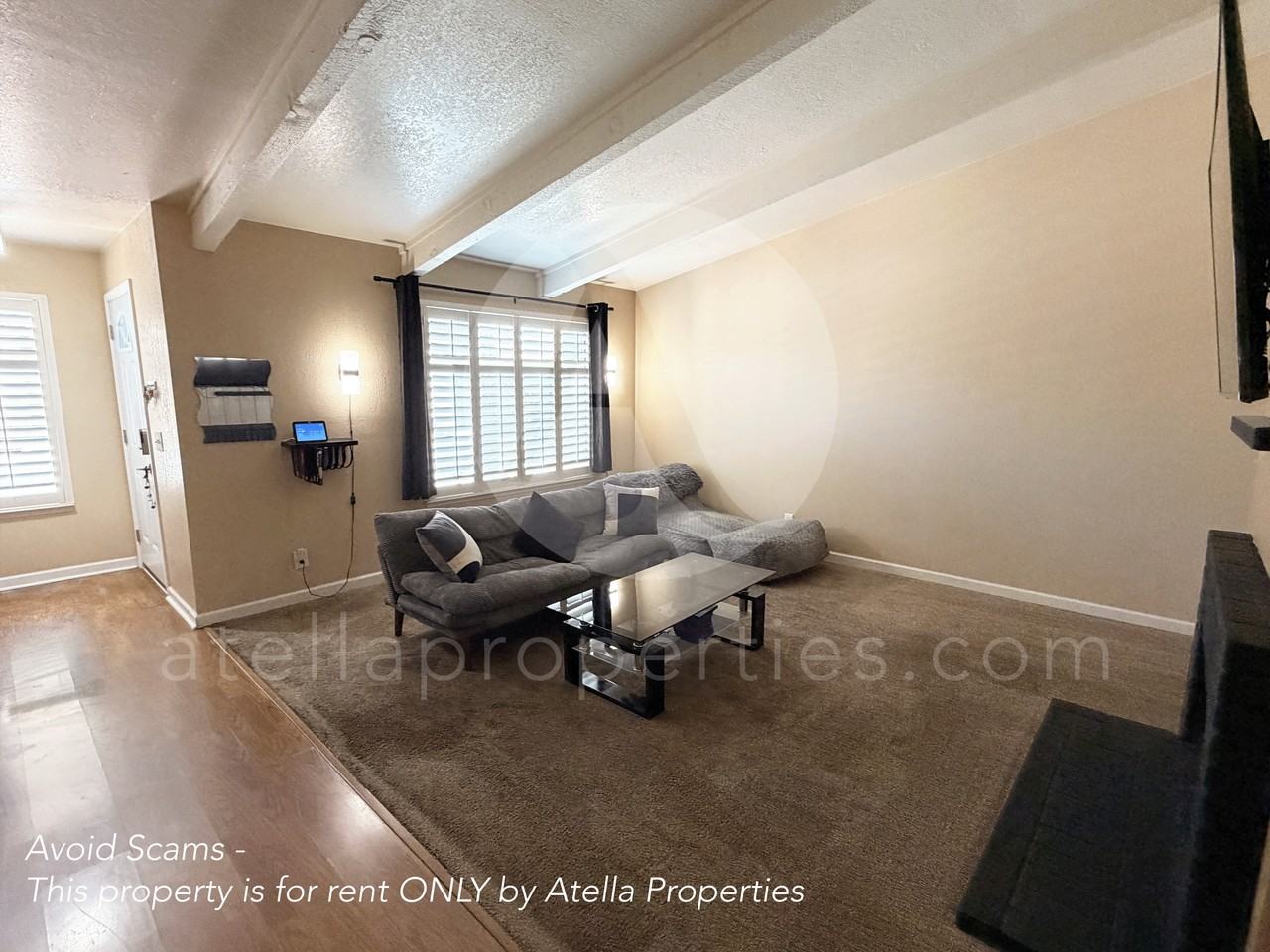 919 Greenfield Ave #1 - Photo 3 of 19