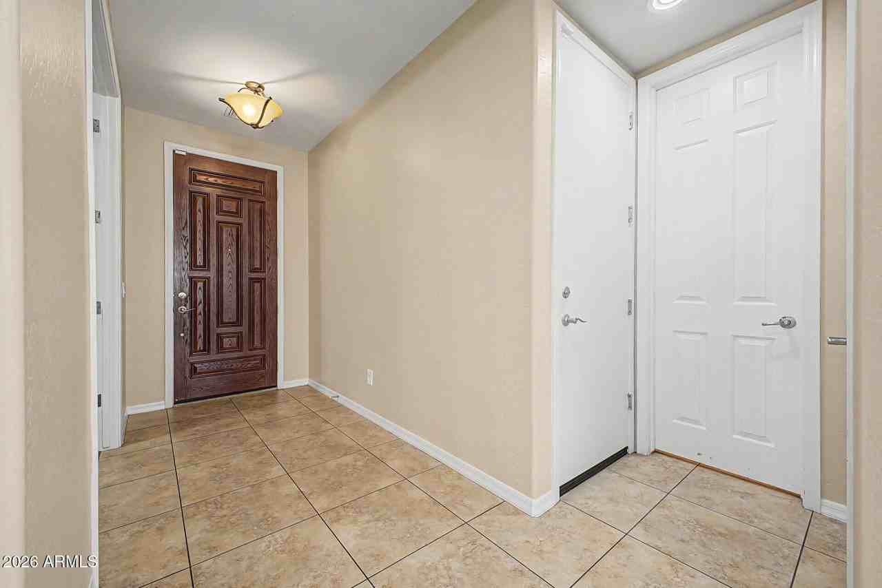 2531 E Eleana Ln - Photo 4 of 50