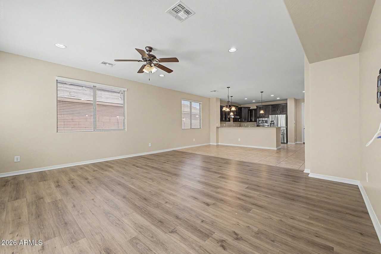 2531 E Eleana Ln - Photo 6 of 50